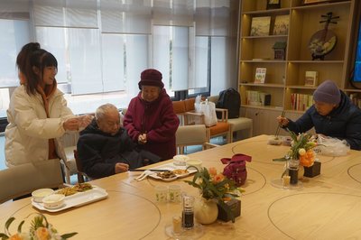 北京首家區域養老服務中心開業,迎來首位入住老人