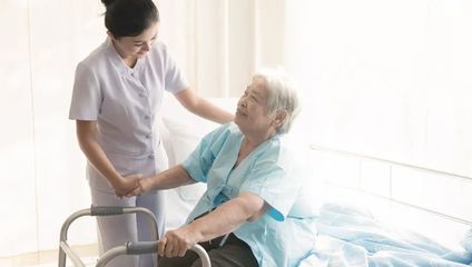 在家也能享受全方位養老服務？上海試點新模式，護理員與護士輪番上門